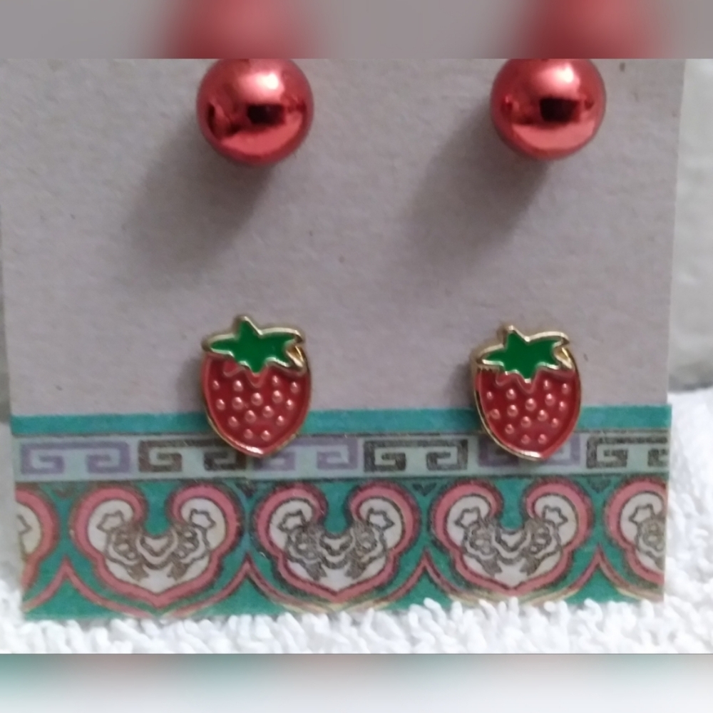 Strawberry Earring Set - Picture 5 of 6